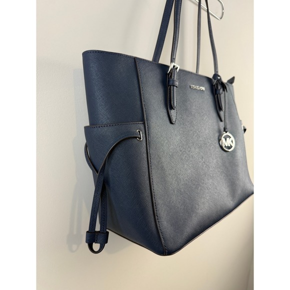 Michael Michael Kors Gilly Large Drawstring Travel Tote Leather Navy Blue Bag - Picture 3 of 15